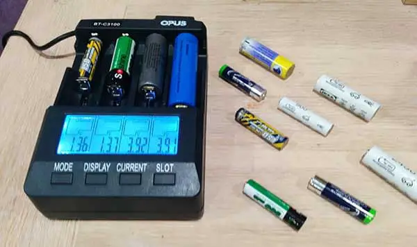 AA lithium battery charger