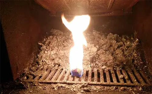 DIY sawdust fire starter that are wind and water proof.
